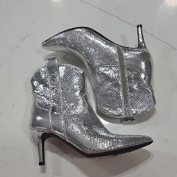 GUESS Silver Ankle Boots, Sz 6 Gentle Used - Picture 2 of 9
